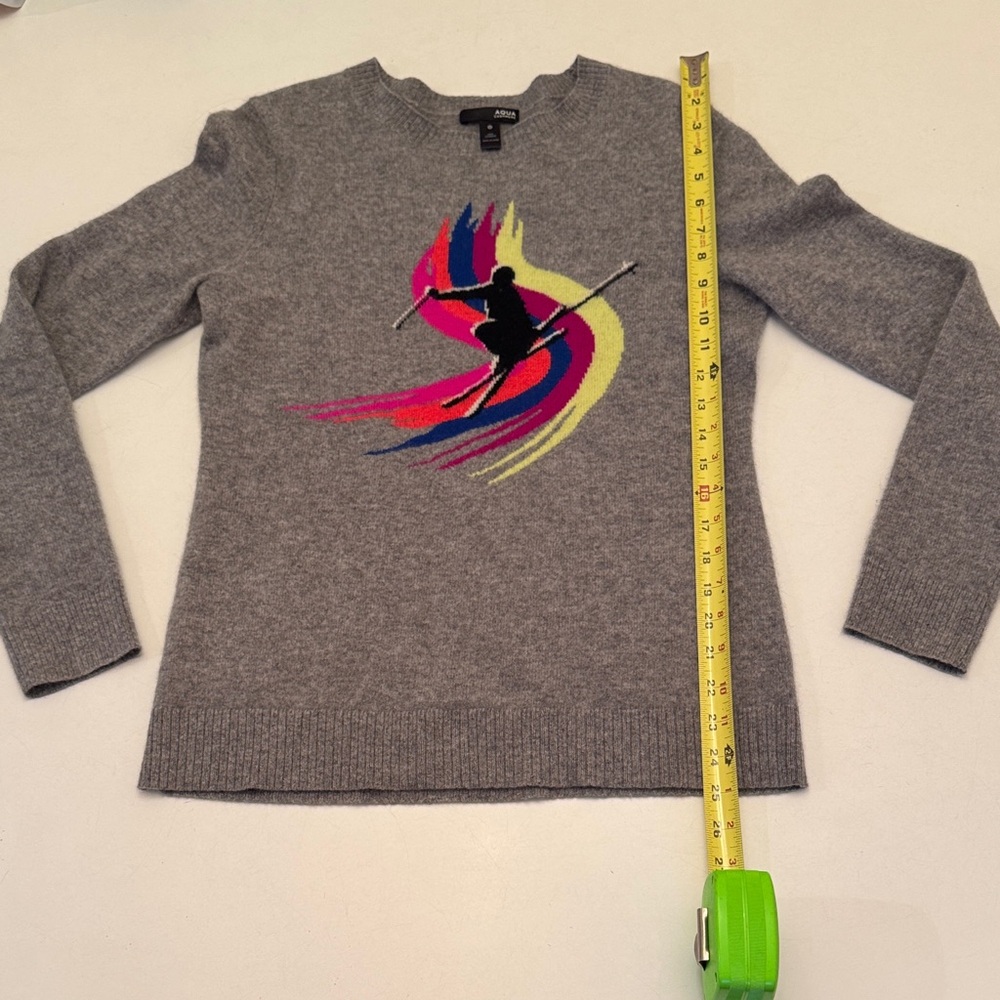 Aqua Cashmere Bloomingdale’s gray skier sweater, Small